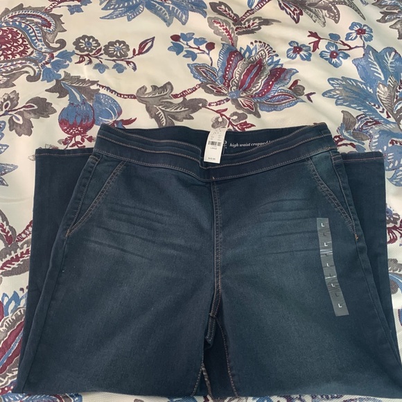 NWT - NY& CO HIGH-WAIST PULL-ON  CROPPED LEGGING - Picture 6 of 9